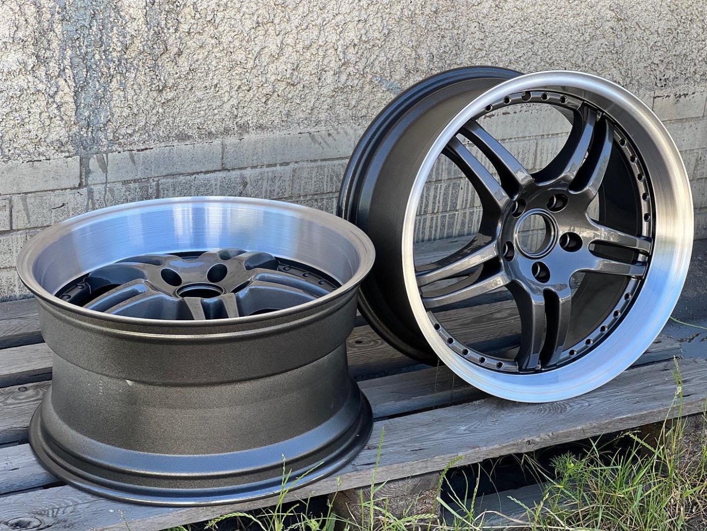 Schwarz metallic Und CNC