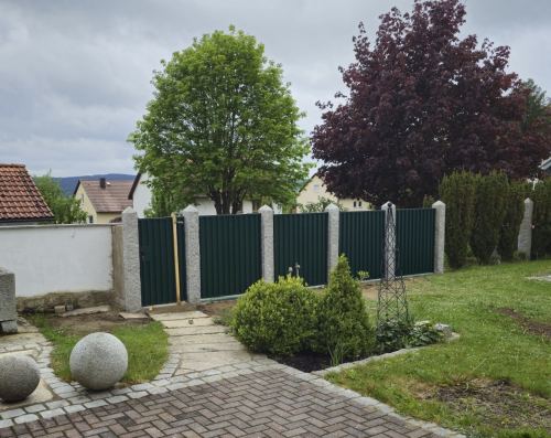 Lakování plechu plotu RAL6005 mat